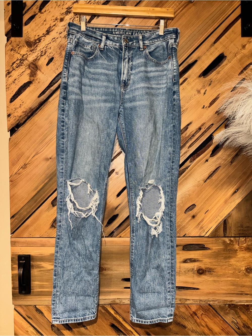 American Eagle Distressed Mom Jeans 8 Long